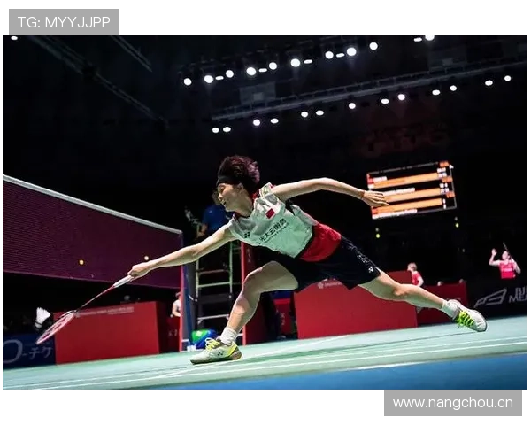 山口茜那运动员气质，一下赛场像变了个人，有点像隔壁剧组突然跑出来的女主角？