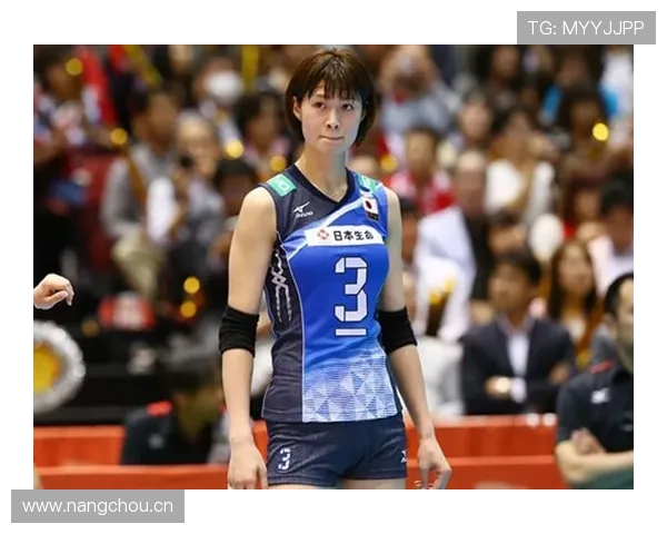 杨昊今天居然穿球鞋逛街？你们见过这样的大红人吗！